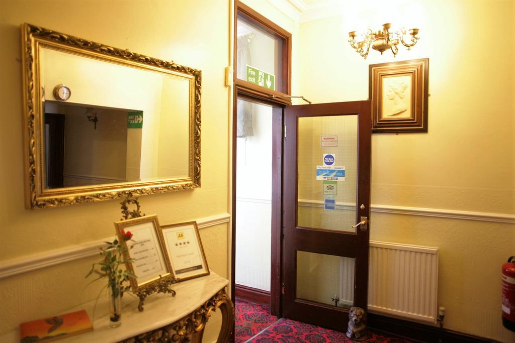 Hamilton Court Hotel Chester Extérieur photo